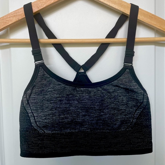Black sports bra - Picture 1 of 3
